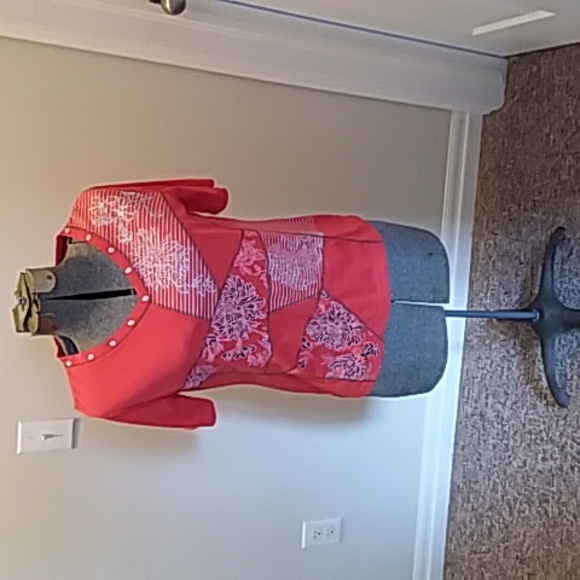 NWT La Madona Tshirt - Picture 1 of 8